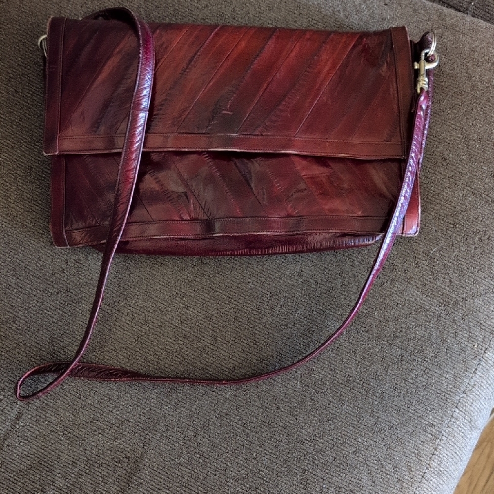 Chic Burgundy Crossbody Bag